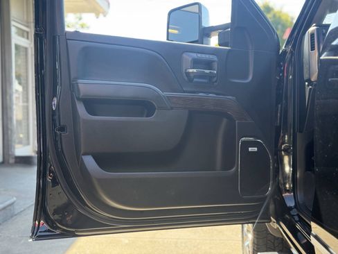 Used 2018 GMC Sierra 2500 Denali w/ Duramax Plus Package AWD/4WD image 15