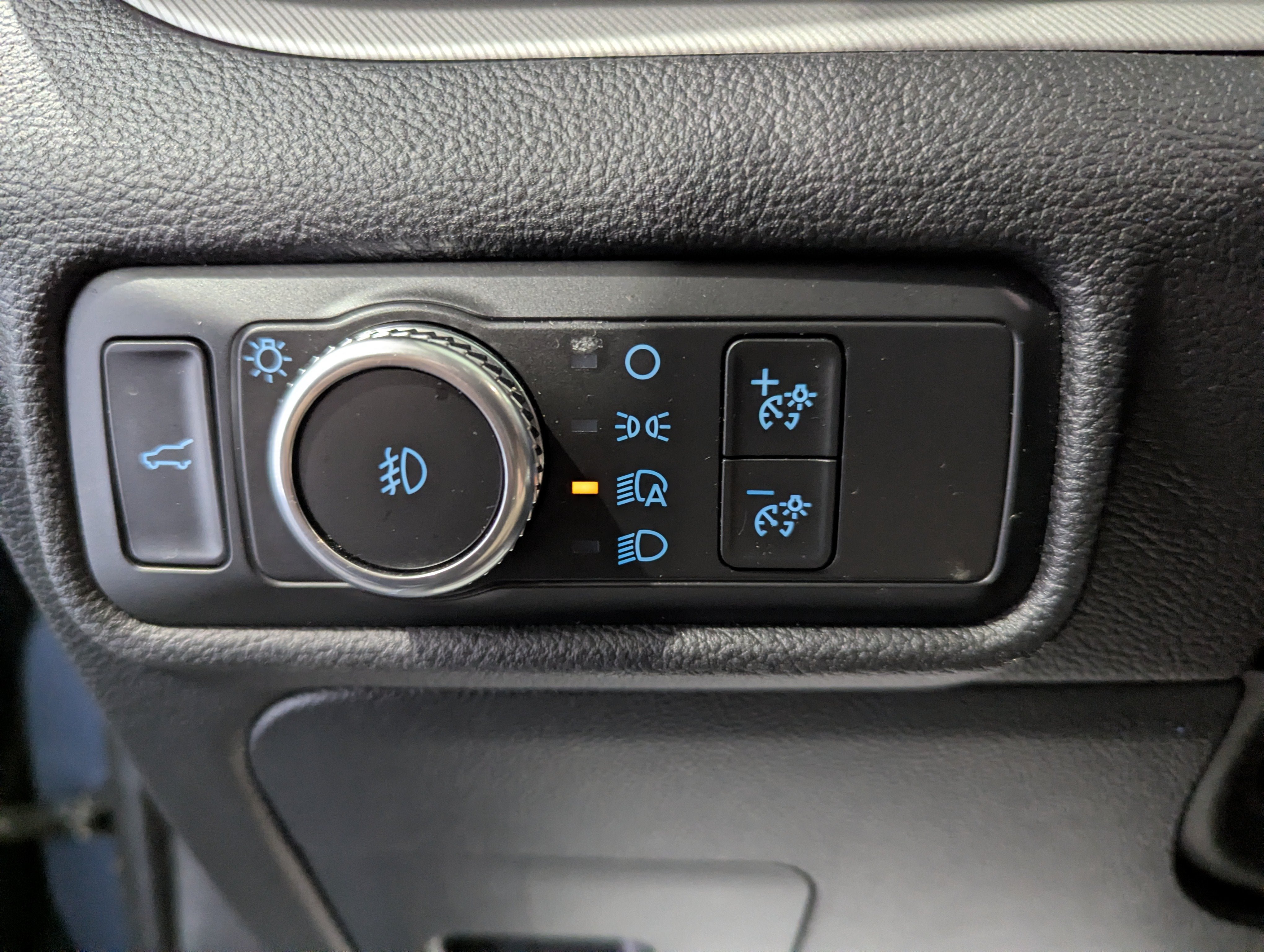 Used 2020 Ford Explorer XLT w/ Equipment Group 202A AWD/4WD image 19