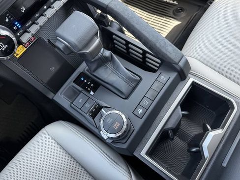 Used 2025 Toyota Tacoma Limited AWD/4WD image 15