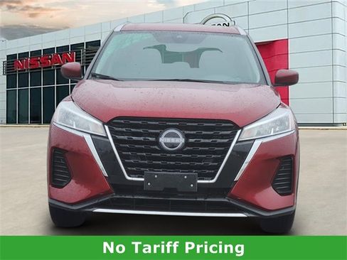 Used 2022 Nissan Kicks SV image 3