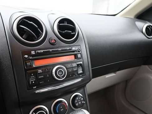 Used 2011 Nissan Rogue S image 18