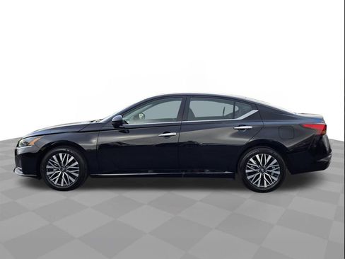 Used 2025 Nissan Altima 2.5 SV FWD image 7