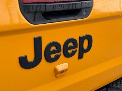Used 2021 Jeep Gladiator Sport AWD/4WD image 12