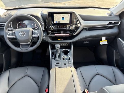 New 2026 Toyota Highlander XLE image 11