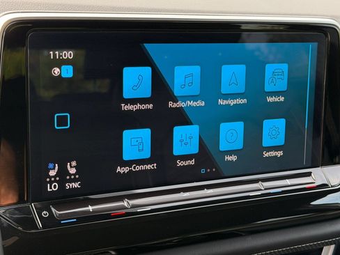 Used 2025 Volkswagen Atlas Cross Sport SE FWD image 19
