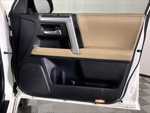 Used 2014 Toyota 4Runner Limited image 21