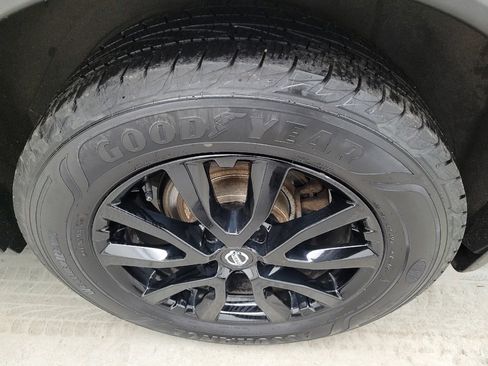 Used 2018 Nissan Rogue SV FWD image 31