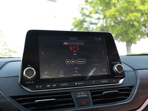 Used 2024 Nissan Altima 2.5 SV FWD image 16