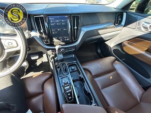 Used 2019 Volvo XC60 T6 Momentum w/ Multimedia Package image 22