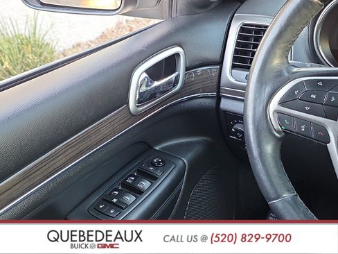 Used 2018 Jeep Grand Cherokee Overland AWD/4WD image 23