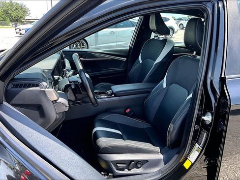 Used 2025 Toyota Camry SE FWD image 34