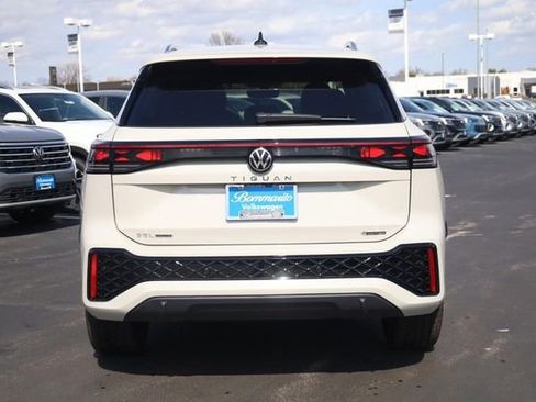 New 2026 Volkswagen Tiguan SEL R-Line image 5