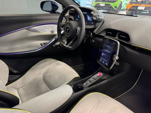 Used 2023 McLaren Artura image 14