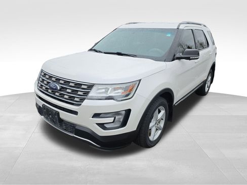 Used 2017 Ford Explorer XLT image 9
