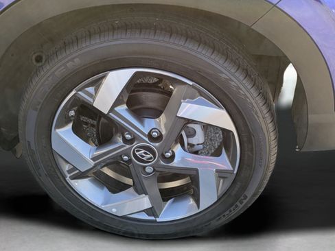 Used 2025 Hyundai Venue SEL FWD image 11