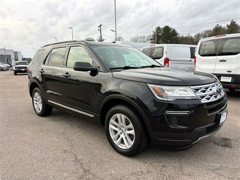 Used 2019 Ford Explorer XLT image 1