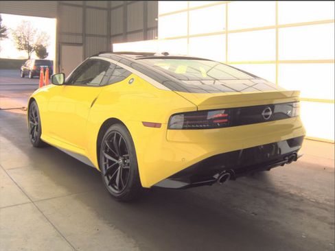 Used 2024 Nissan Z Performance w/ Floor Mat Package RWD image 3