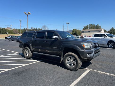 Used 2012 Toyota Tacoma 4x4 Double Cab w/ TRD Sport Pkg image 7