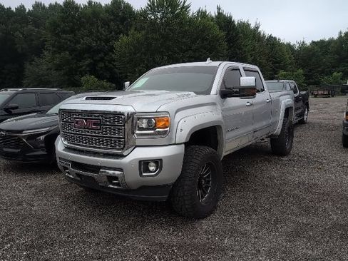 Used 2018 GMC Sierra 2500 Denali w/ Duramax Plus Package AWD/4WD image 1