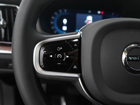 Used 2025 Volvo V60 B5 Cross Country Plus image 28