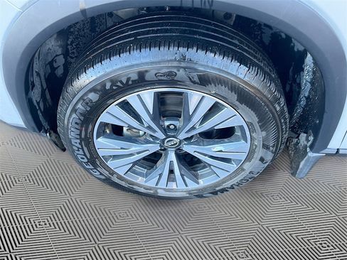 Used 2022 Nissan Rogue SV image 32