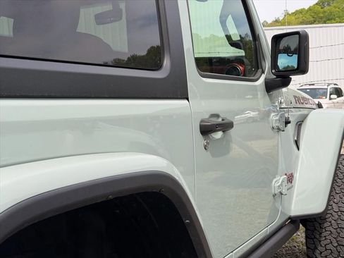 Used 2023 Jeep Wrangler Rubicon w/ Cold Weather Group AWD/4WD image 19