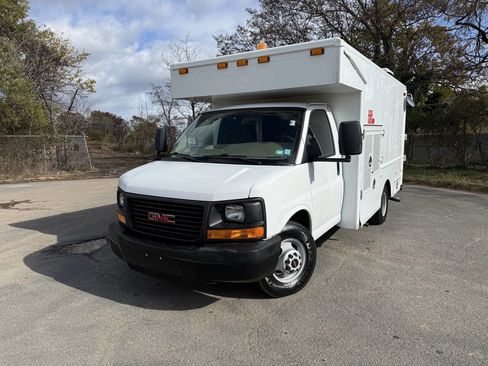 Used 2009 GMC Savana 3500 image 1