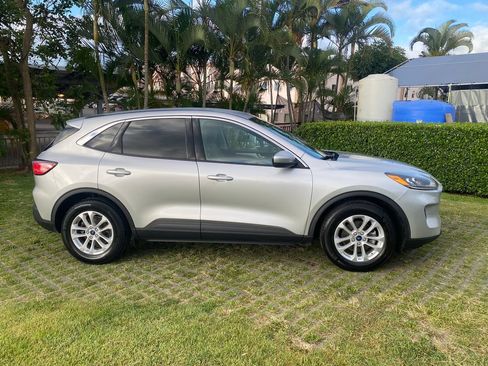 Used 2020 Ford Escape SE FWD image 8