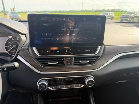 Used 2023 Nissan Altima 2.5 SL AWD/4WD image 17