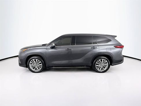 Used 2022 Toyota Highlander Platinum FWD image 14