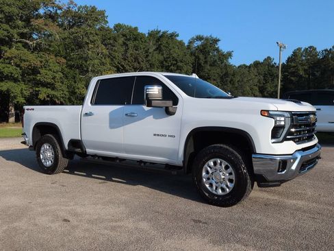 Used 2024 Chevrolet Silverado 2500 LTZ w/ LTZ Plus Package AWD/4WD image 2