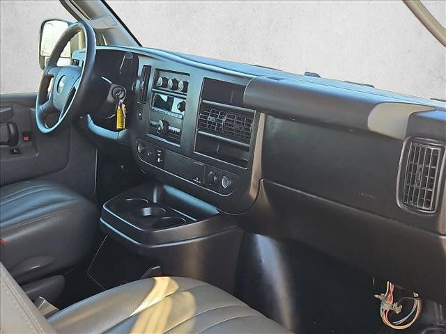 Used 2017 Chevrolet Express 2500 RWD image 18