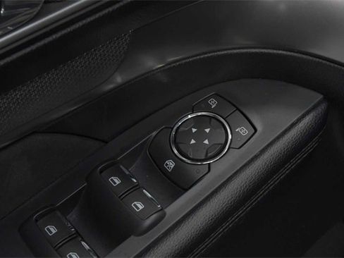 Used 2019 Ford Explorer XLT image 29