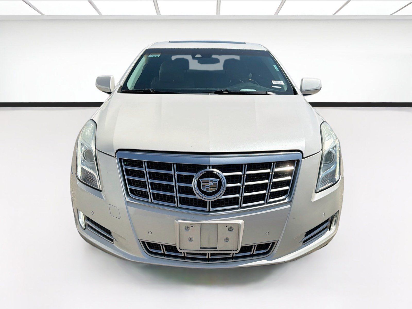 Used 2014 Cadillac XTS Luxury w/ Driver Awareness Package FWD image 2