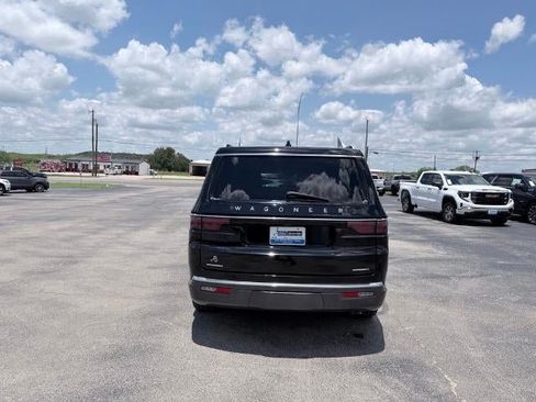 Used 2022 Jeep Wagoneer Series III w/ Premium Group I AWD/4WD image 4