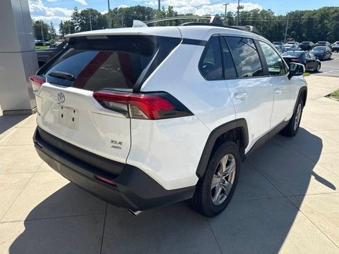 Used 2024 Toyota RAV4 XLE AWD/4WD image 7