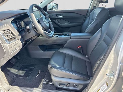 Used 2023 Nissan Rogue SV w/ SV Premium B Package image 8
