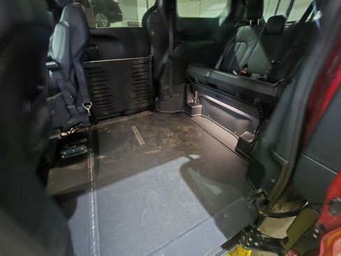 Used 2025 Chrysler Voyager LX FWD image 5