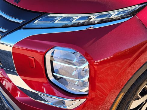 New 2025 Mitsubishi Outlander SE image 5