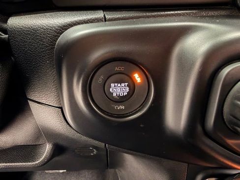 Used 2021 Jeep Gladiator Sport image 15