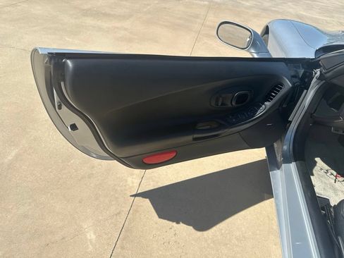 Used 1998 Chevrolet Corvette Convertible w/ Memory Pkg RWD image 6