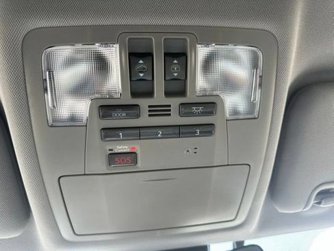 Used 2018 Toyota Highlander Limited Platinum AWD/4WD image 26