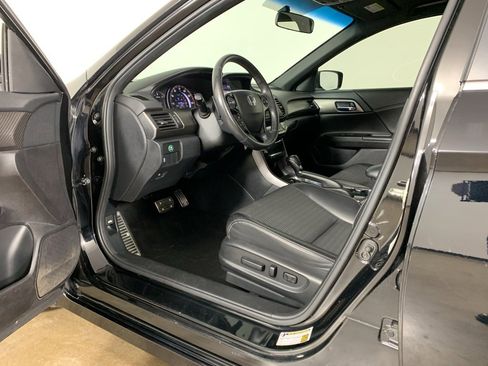 Used 2016 Honda Accord Sport image 29