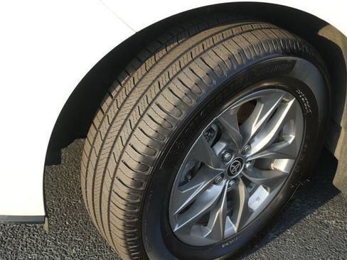Used 2021 Toyota Sienna LE FWD image 12