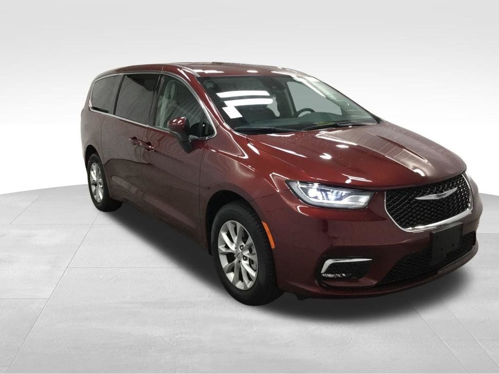 Used 2023 Chrysler Pacifica Touring-L AWD/4WD image 4