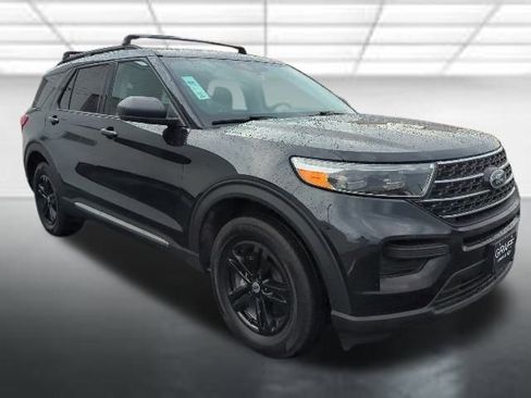 Used 2022 Ford Explorer XLT image 1