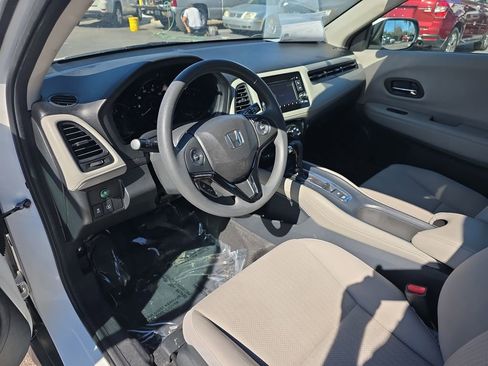 Used 2017 Honda HR-V LX image 18