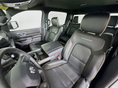 Used 2024 RAM 1500 Laramie AWD/4WD image 5