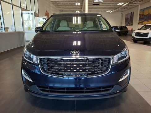 Used 2019 Kia Sedona LX FWD image 2
