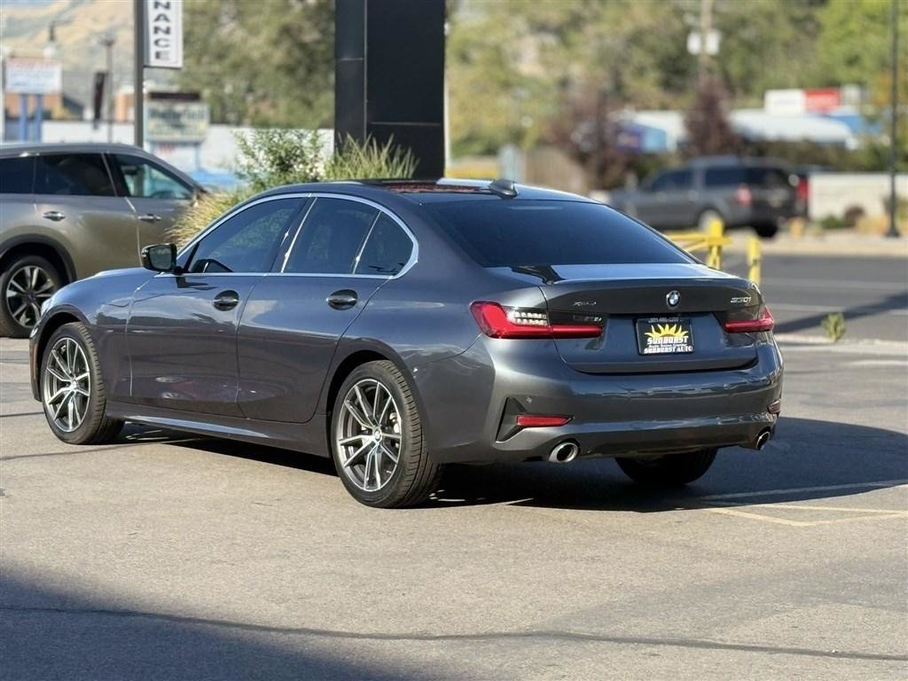 Used 2021 BMW 330i xDrive Sedan AWD/4WD image 5